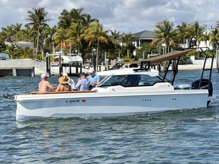 Noleggio Yacht di lusso Axopar con patente nautica