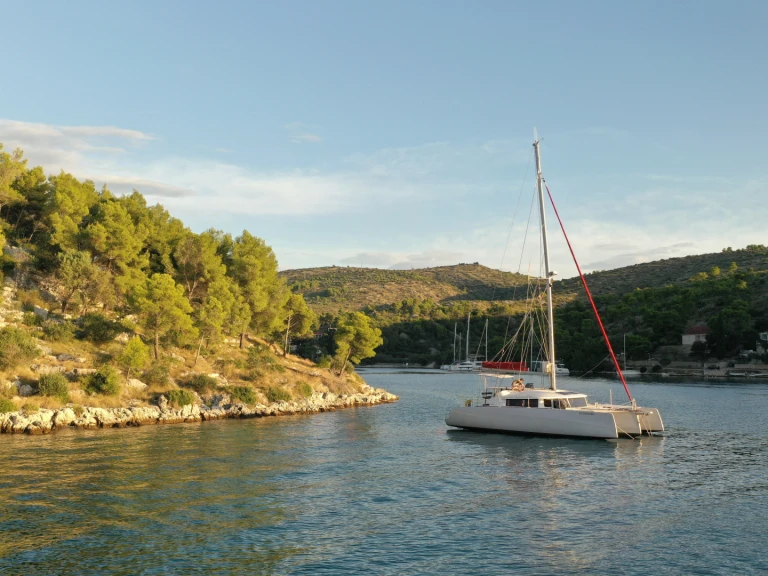 Noleggiare una Neel Neel 43 a Carloforte