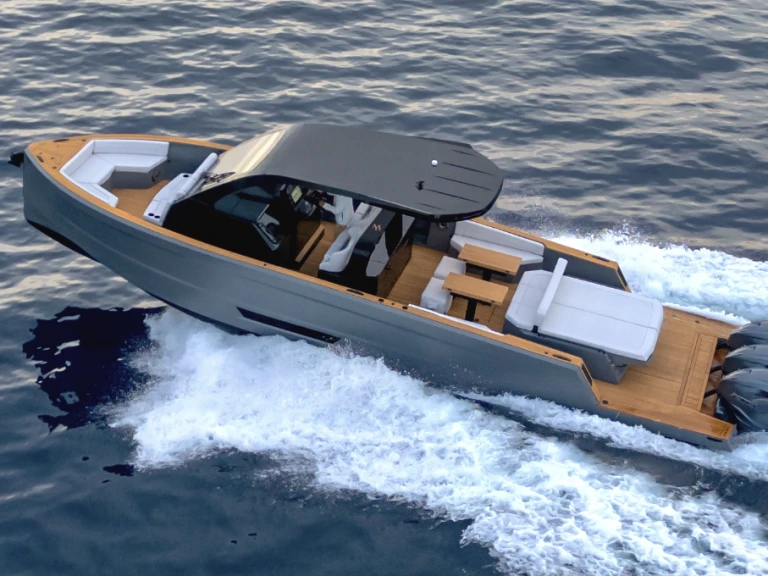 Yacht di lusso a noleggio a Ibiza Town al miglior prezzo