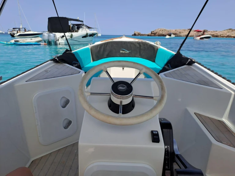 Barca a motore a noleggio a Málaga al miglior prezzo