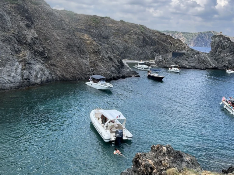 Noleggiare una Capelli Tempest 775 a Port de Saint-Cyprien Méditerranée