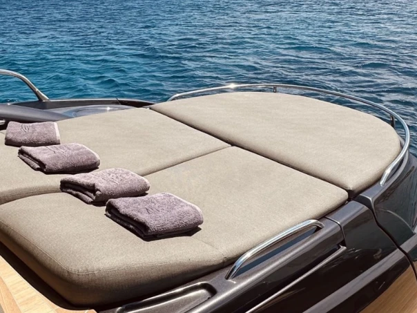 Noleggiare una Cranchi Mediterranee 50 a Mykonos (Citta)