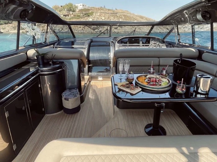 Noleggio Yacht di lusso a Mykonos (Citta) – Sunseeker 68 Custom 