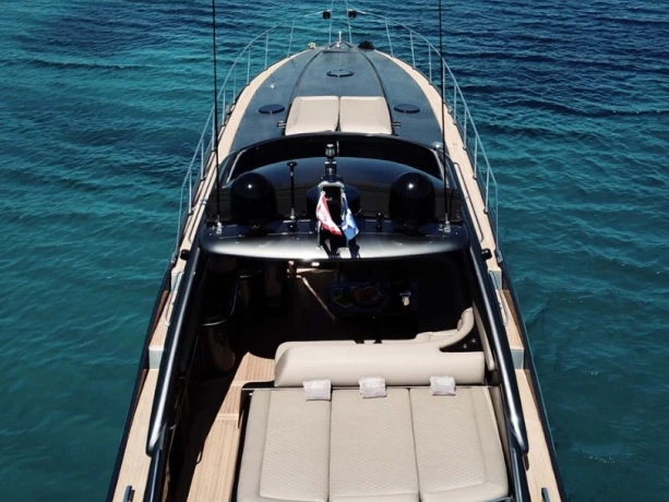 Noleggio Yacht di lusso Sunseeker con patente nautica