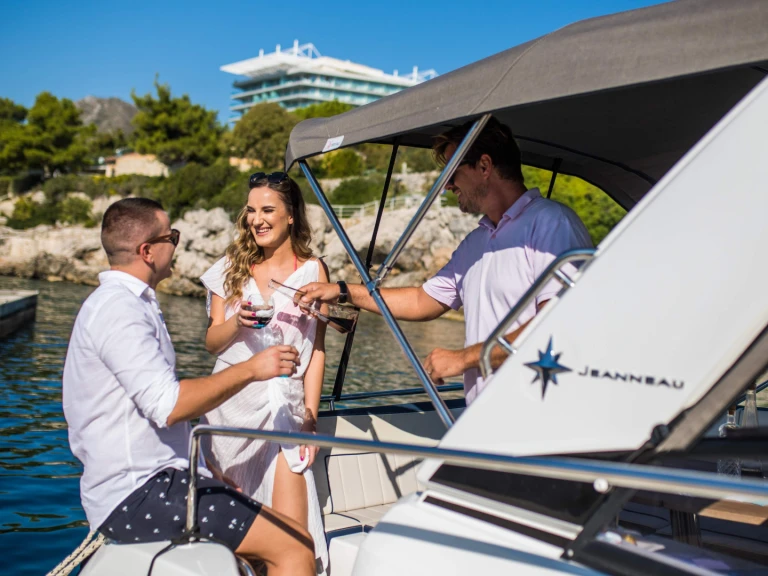 Jeanneau Leader 30 da affittare a  Ragusa (Dubrovnik)