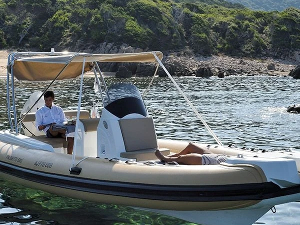 Noleggio Gommone Fanale marine  con patente nautica