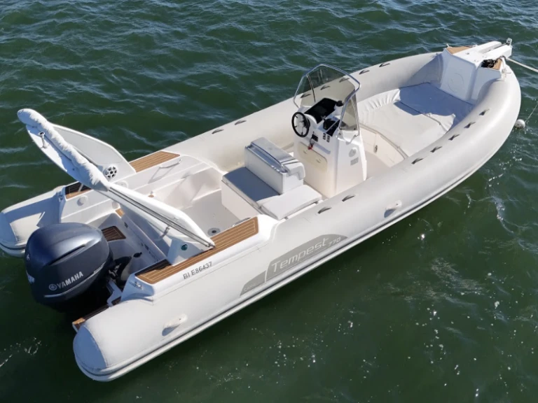 Capelli Tempest 770 Luxe da affittare a  Lège-Cap-Ferret