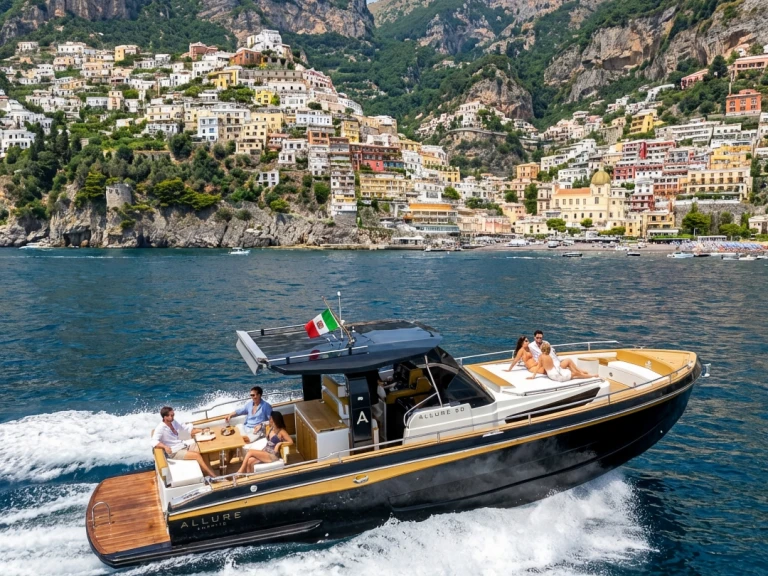 Noleggiare una Allure 38 a Sorrento