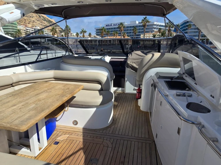 Noleggio Yacht di lusso con o senza skipper Sunseeker a Alicante