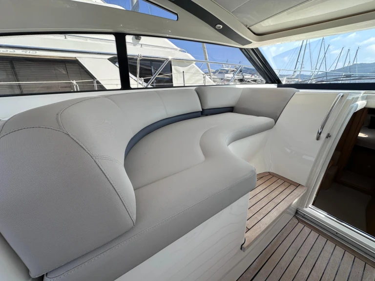 Noleggio Barca a motore Princess con patente nautica