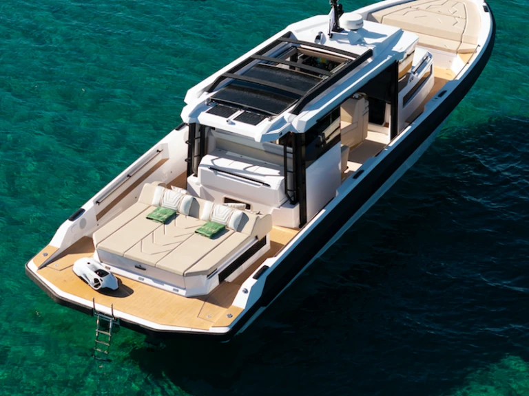 Noleggio Barca a motore con o senza skipper Technohull a Olympic Marine