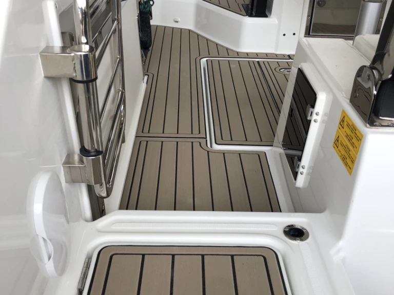 Noleggio Barca a motore Jeanneau con patente nautica