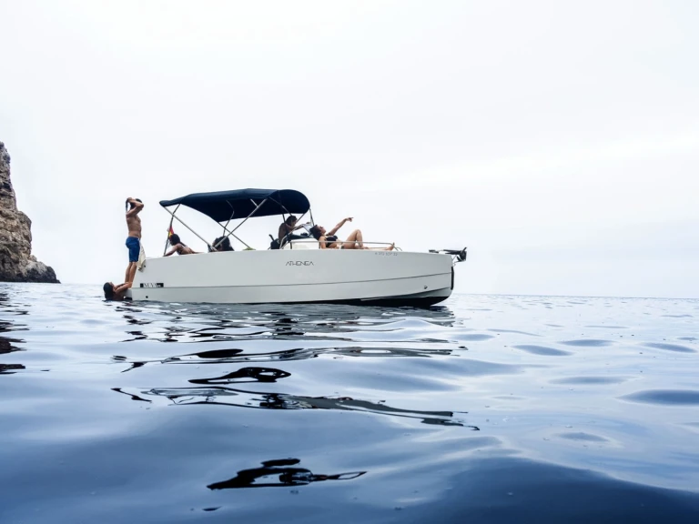 Noleggiare una Nuva Nuva M6 a Fornells