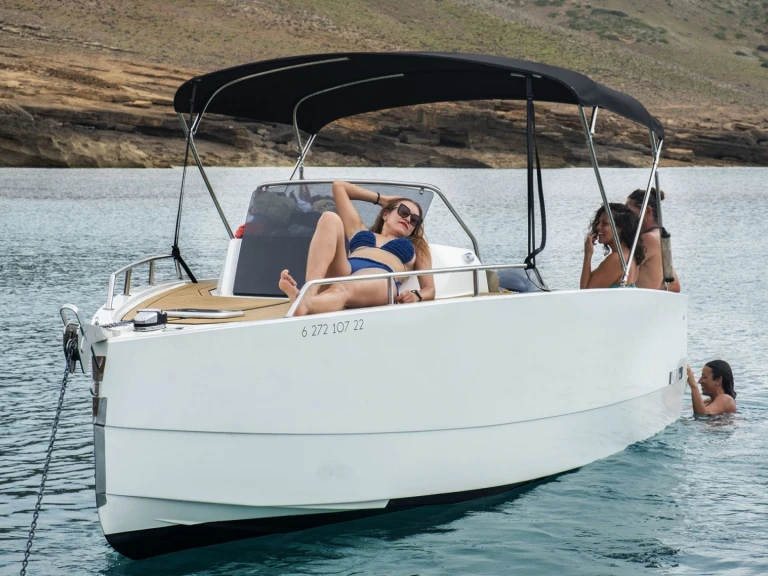 Noleggio Barca a motore Nuva con patente nautica