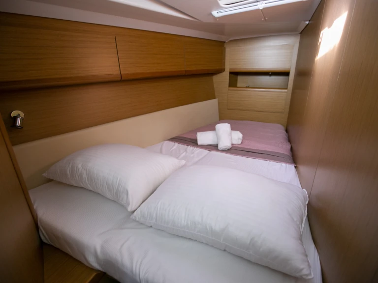 Noleggiare una Jeanneau Sun Odyssey 49i a Skiathos