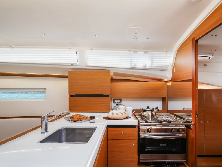 Noleggio Barca a vela Jeanneau con patente nautica