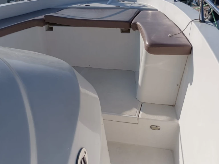 Barca a motore a noleggio a Garrucha al miglior prezzo