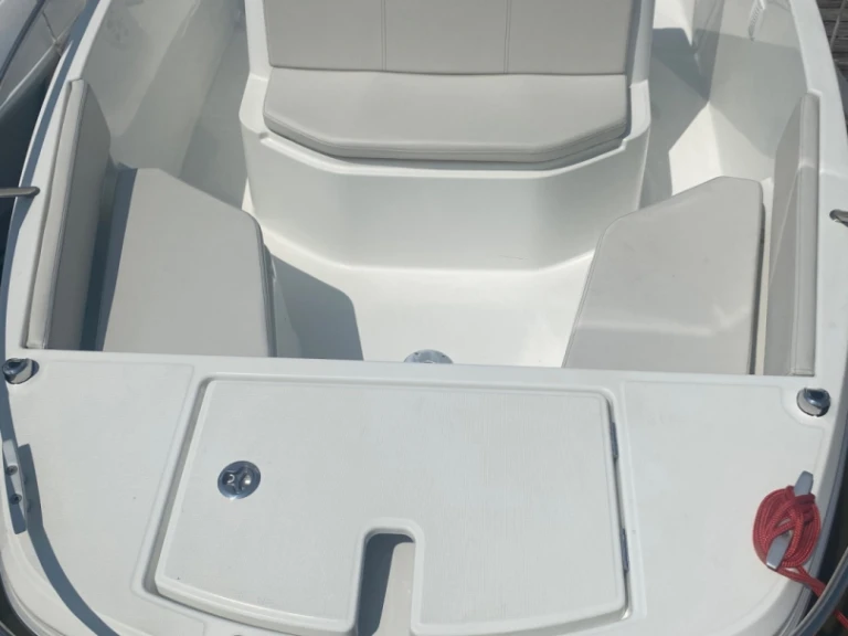 Barca a motore a noleggio a La Baule-Escoublac al miglior prezzo