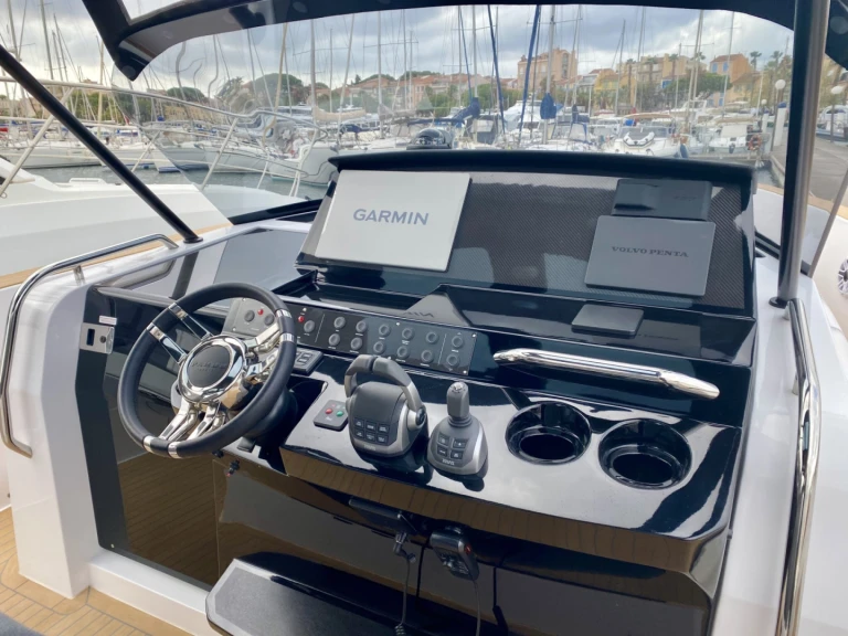 Pardo Yachts Pardo 38 da affittare a  Port Grimaud