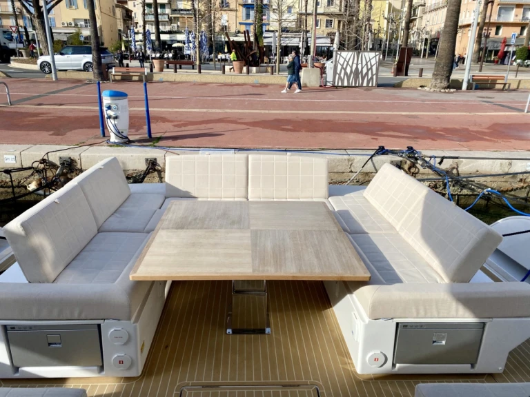 Noleggio Yacht di lusso con o senza skipper Pardo Yachts a Saint-Tropez