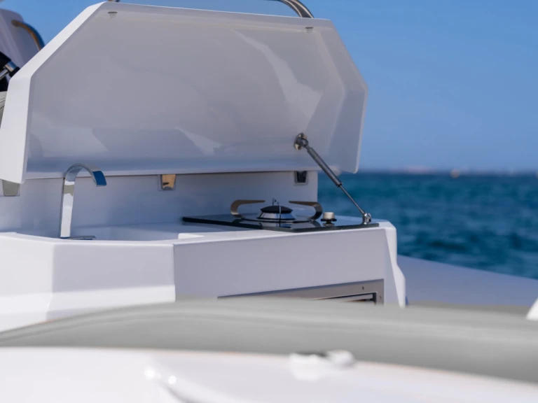 Noleggiare una U FANALE LIBECCIU 1000 a Bandol