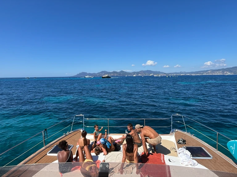 Noleggio Barca a motore a Monaco – Fountaine Pajot Cumberland 44