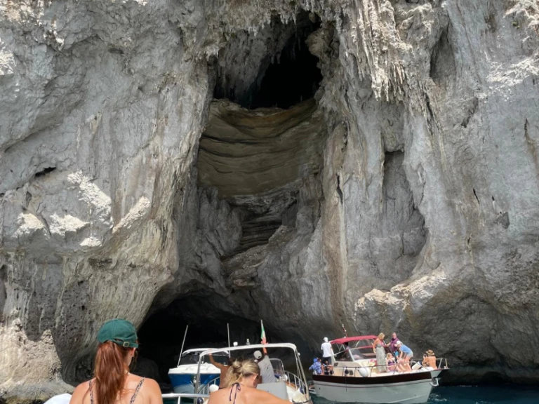 Noleggio Barca a motore bimax con patente nautica