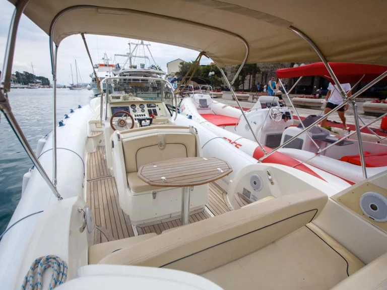 Gommone a noleggio a Medulin al miglior prezzo