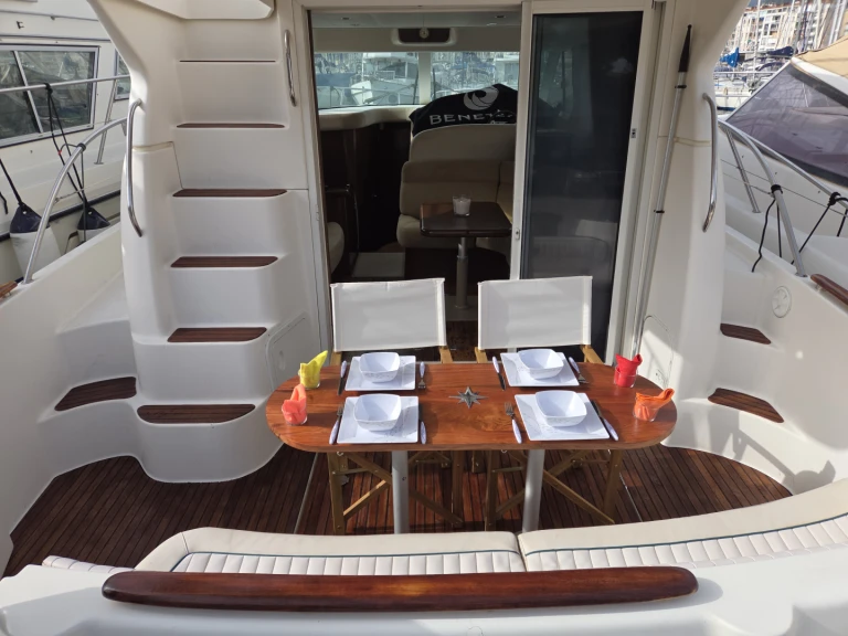 Noleggiare una Jeanneau Prestige 36 Fly a Toulon