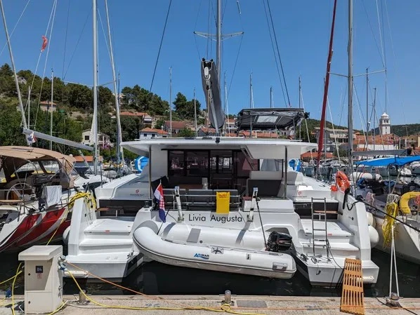 Noleggiare una Fountaine Pajot Astrea 42 a Primošten