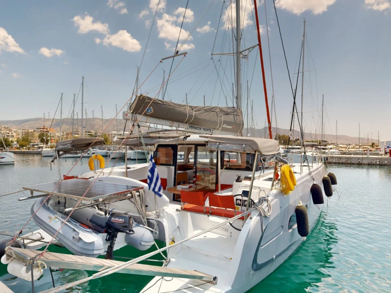 Noleggiare una Excess Excess 11 a Álimos