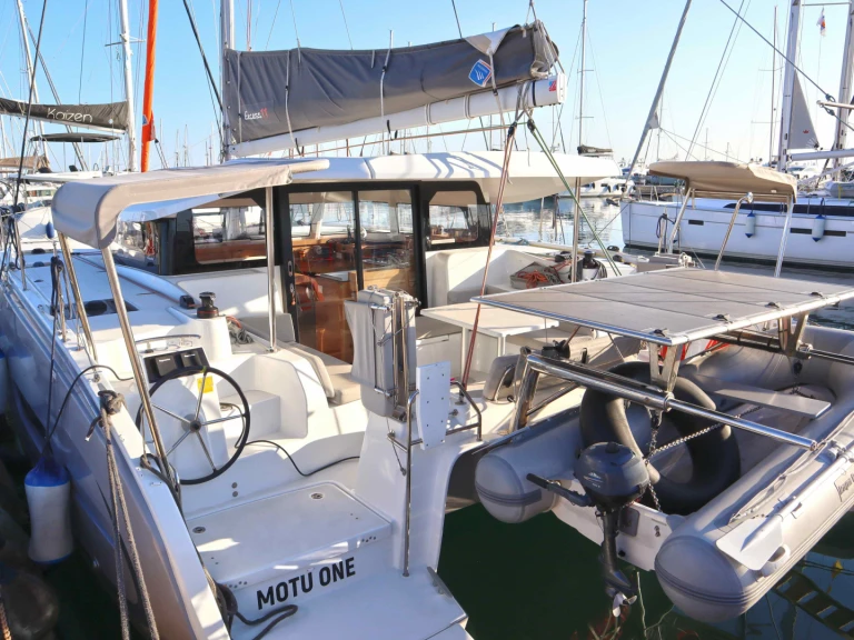 Noleggiare una Excess Excess 11 a Néa Péramos