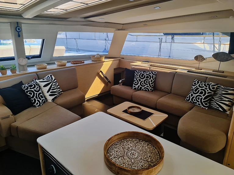 Noleggiare una Fountaine Pajot Aura 51 a Néa Péramos