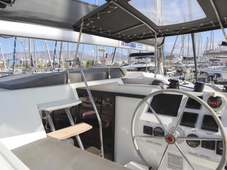 Noleggio barche Fountaine Pajot Astrea 42 a Néa Péramos su Samboat