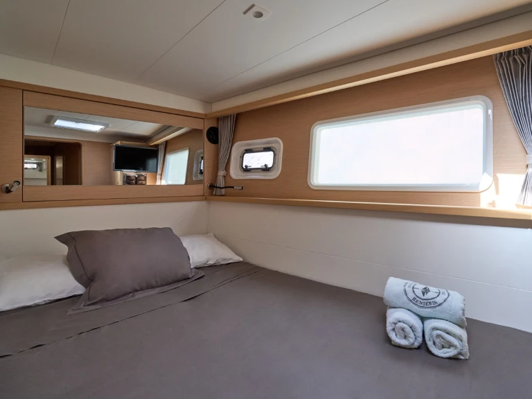 Noleggiare una Lagoon Lagoon 42 a Santorini (Isola)