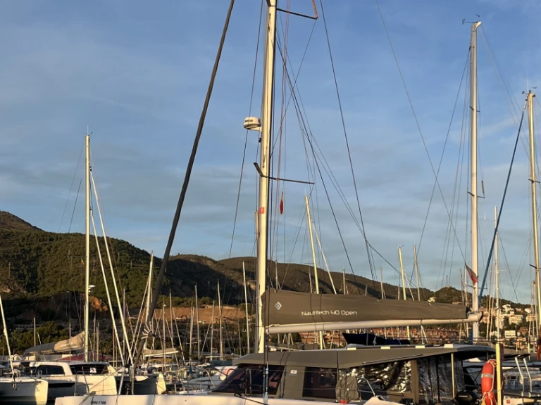 Noleggio Catamarano con o senza skipper Nautitech a Punat