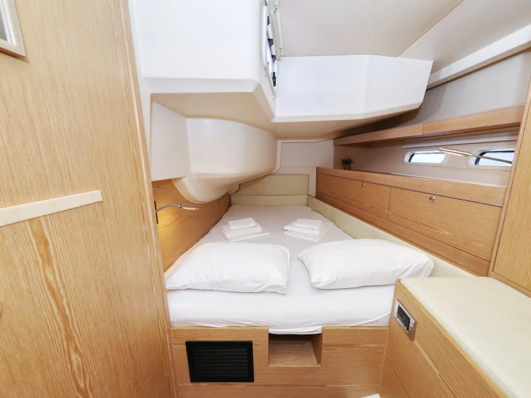 Barca a vela a noleggio a Sukošan al miglior prezzo