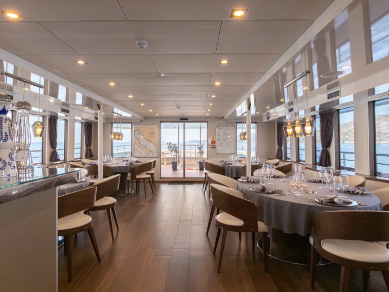 Noleggio Yacht di lusso a Spalato –  Motoryacht Yolo