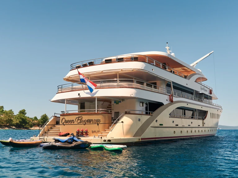Noleggio a Spalato –  Motoryacht Queen Eleganza su SamBoat