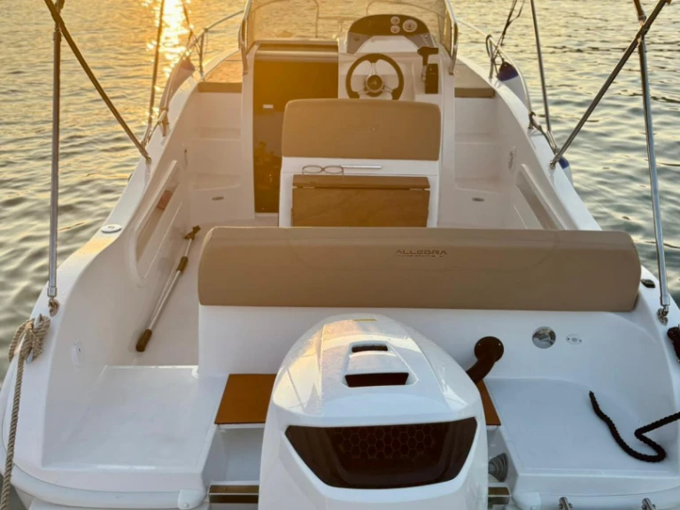 Noleggiare una Allegra Boats 21 Sun a Giardini-Naxos