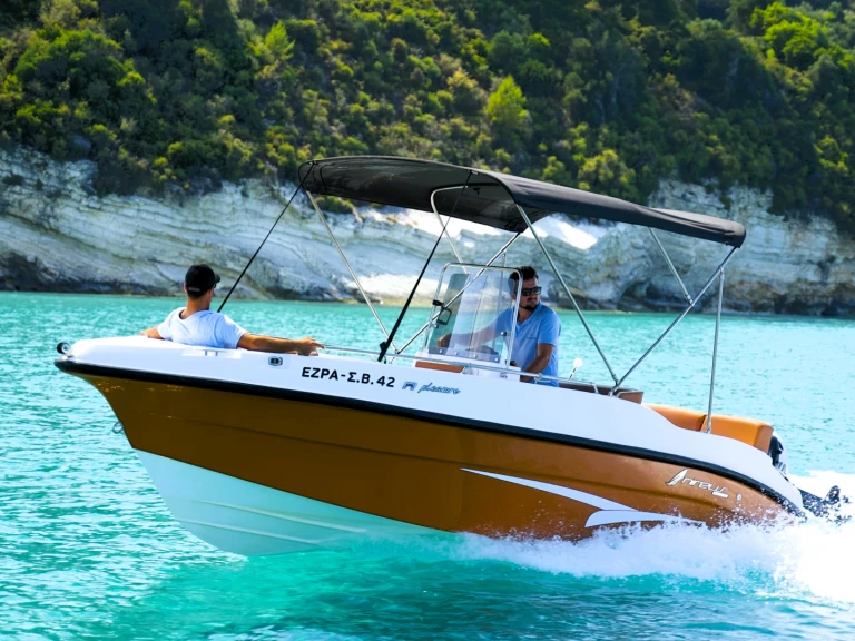 Nireus Ω53 da affittare a  Psaroú