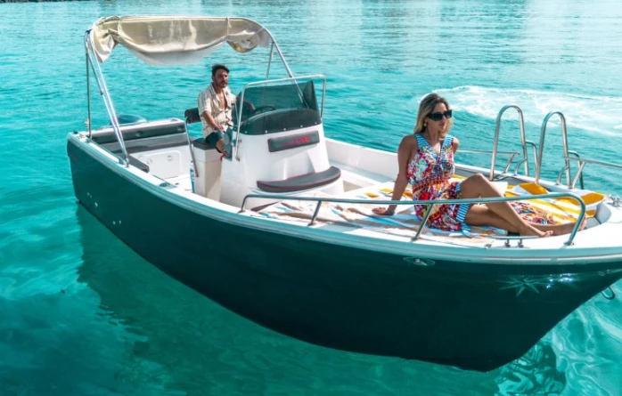 Noleggio Barca a motore Lever con patente nautica