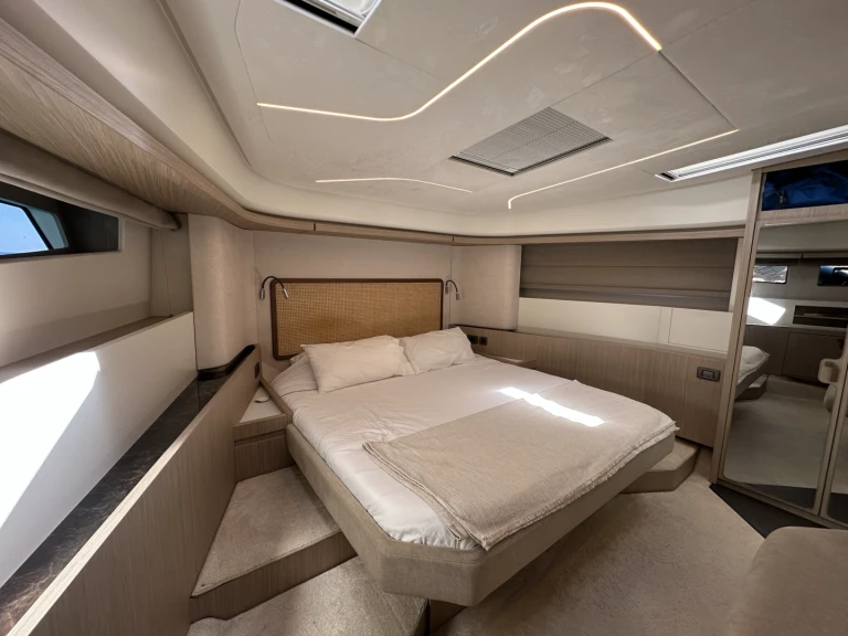 Noleggiare una Prestige Yachts F49 a Santa Eulària des Riu