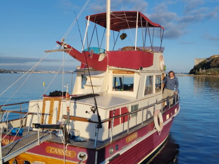 Noleggio Barca a motore Grand-Banks-36 con patente nautica