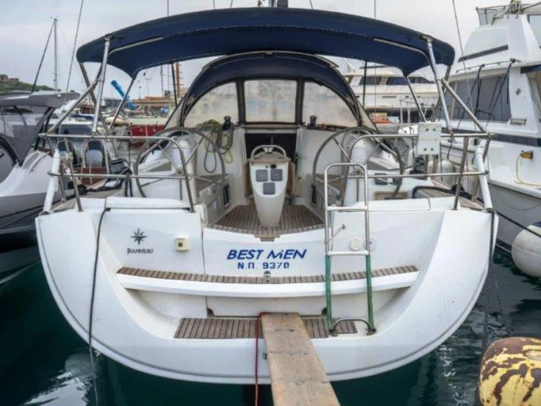 Noleggio barche Néa Péramos economico Sun Odyssey 42i