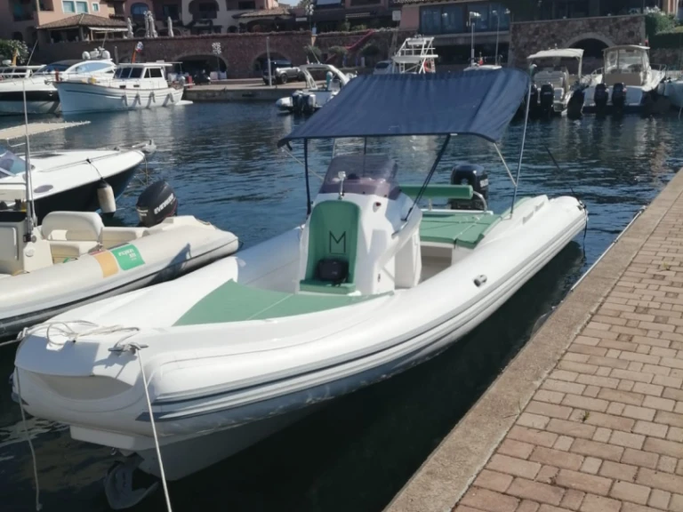 Noleggio barche Magnus Magnus 8 mt a San Teodoro su Samboat