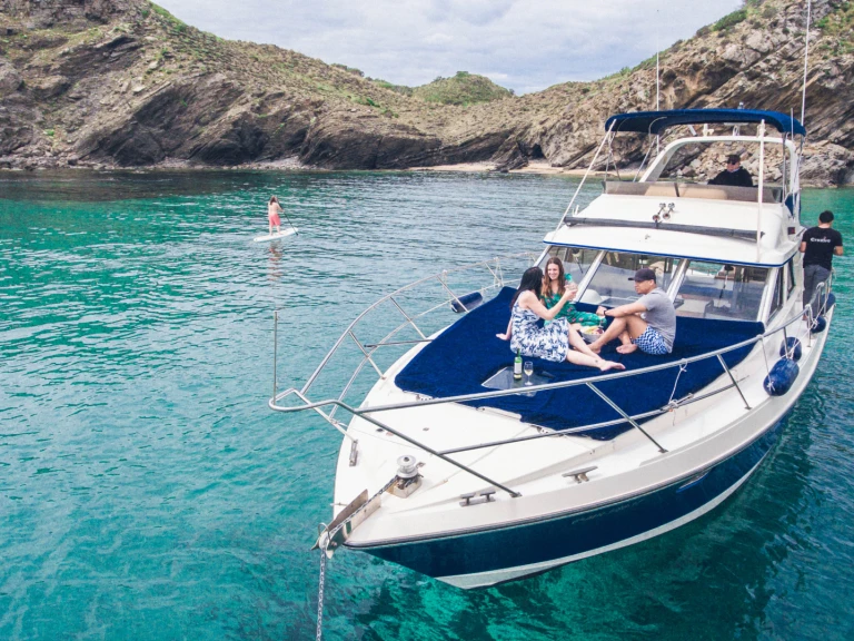 Noleggio Barca a motore a Cala en Bosch – Fairline Phantom 42