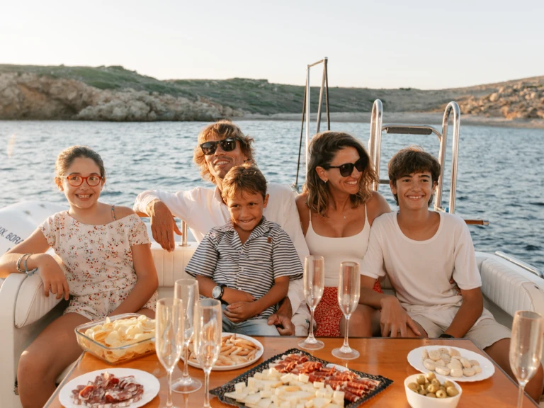 Noleggio Barca a motore Fairline con patente nautica