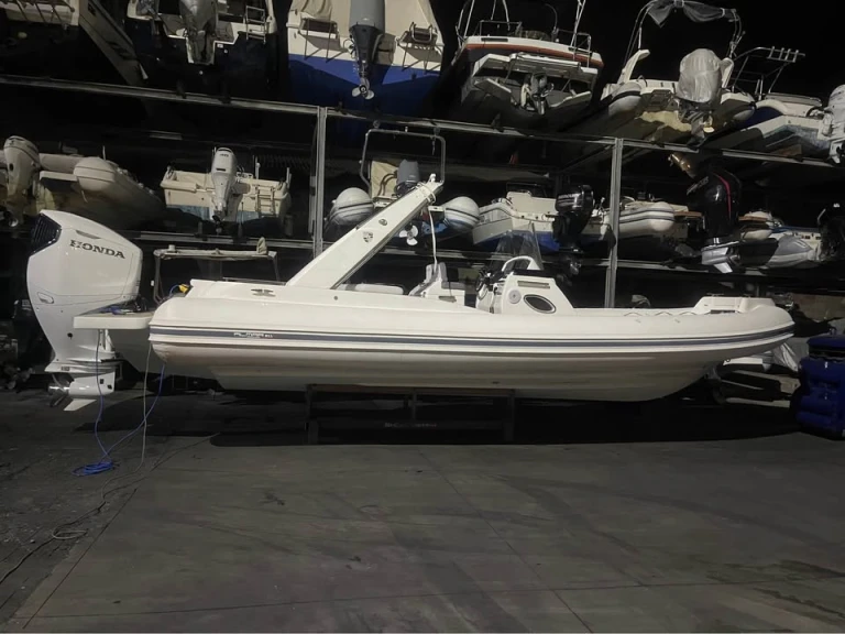 Noleggio Gommone Almar con patente nautica