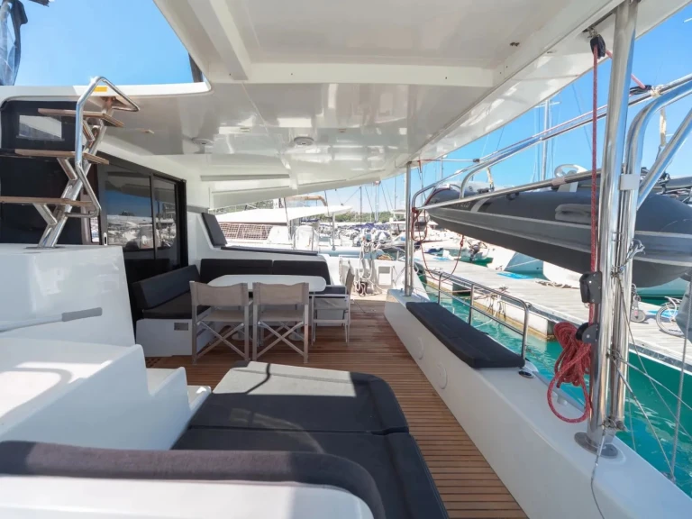 Noleggiare una Lagoon Lagoon 42 a Capo d'Orlando